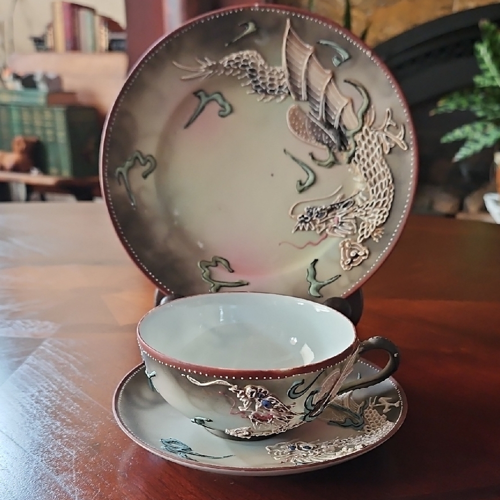 Japanese Moriage Dragonware Tea Cup, Saucer & Dessert Plate (Set 4 of 6)
